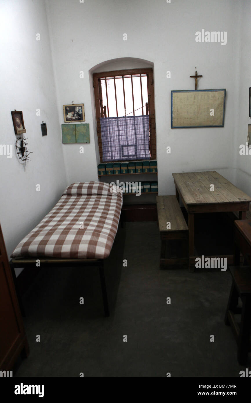 Das ehemalige Zimmer von Mutter Teresa im Mutterhaus in Kolkata, früher genannt Kalkutta in Westbengalen, Indien. Stockfoto