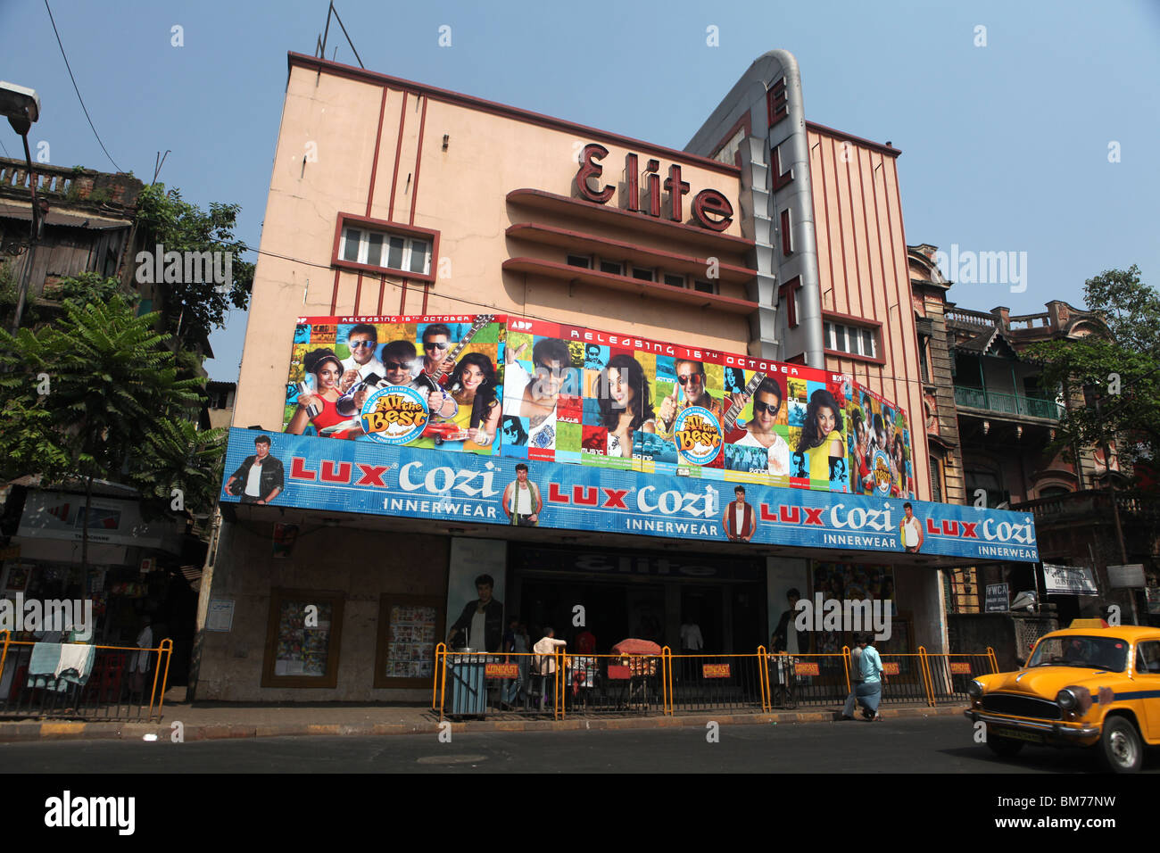 Ein Kino in Kolkata, früher genannt Kalkutta in Westbengalen, Indien Bollywood-Filme zeigen. Stockfoto