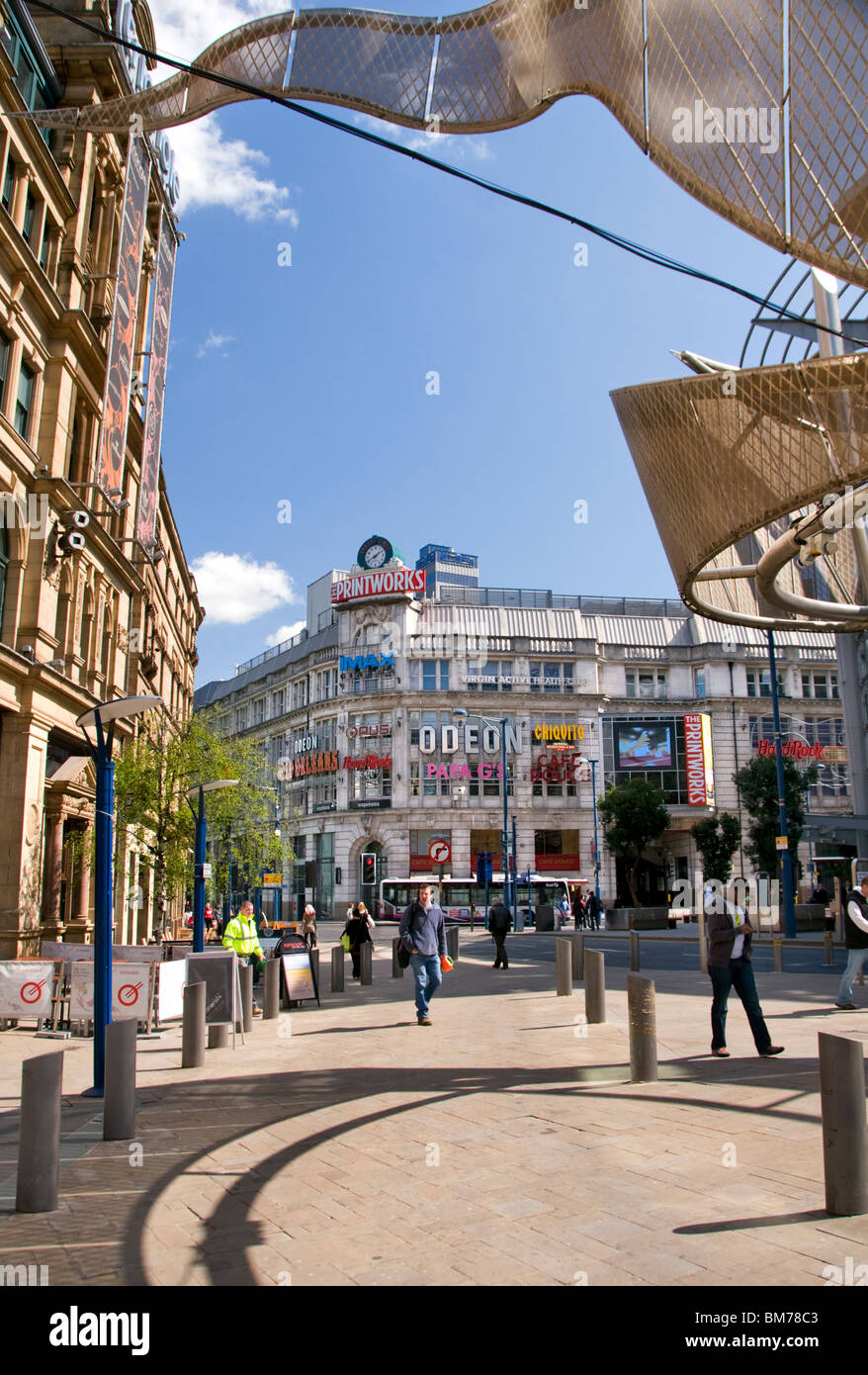 Der Blick in Richtung Corporation Street ab Exchange Square in Manchester City Centre, England, UK Stockfoto