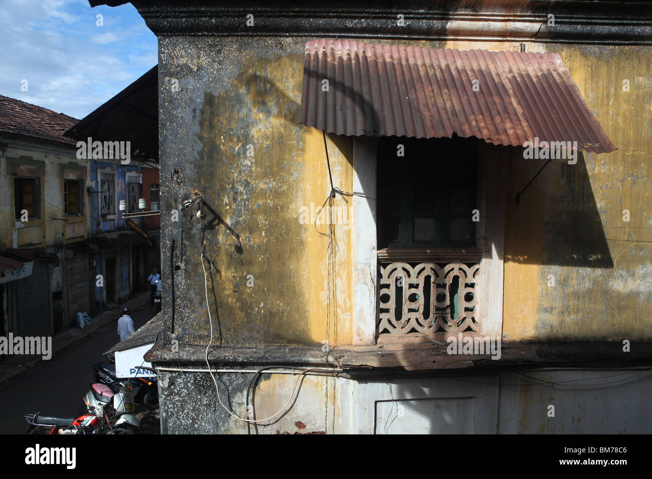 Blick auf die Straße in Panjim oder Panaji in Goa, Indien. Stockfoto