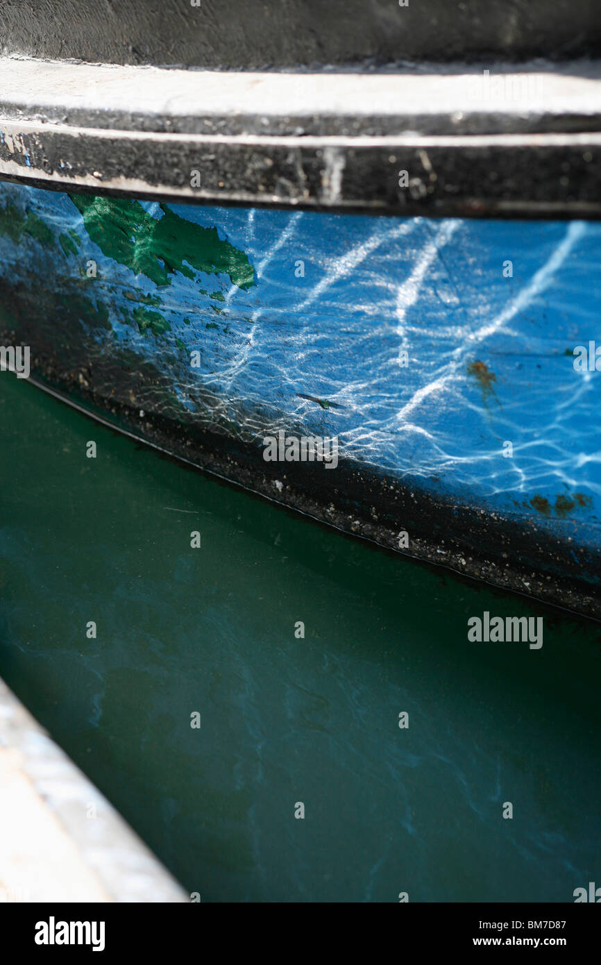 Die Seite von einem festgemachten Boot, Nahaufnahme Stockfoto