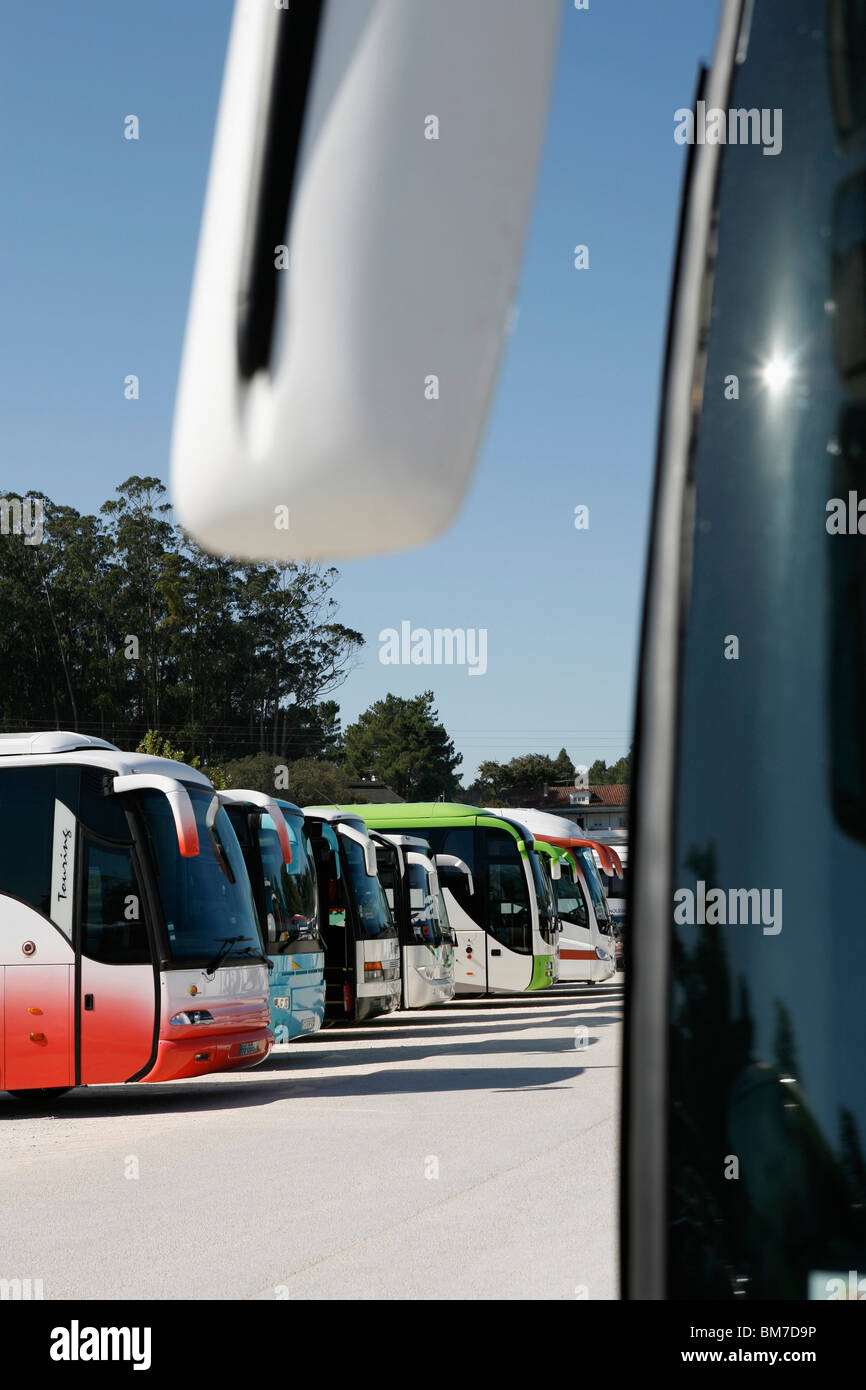 Bus Busse hintereinander geparkt Stockfoto