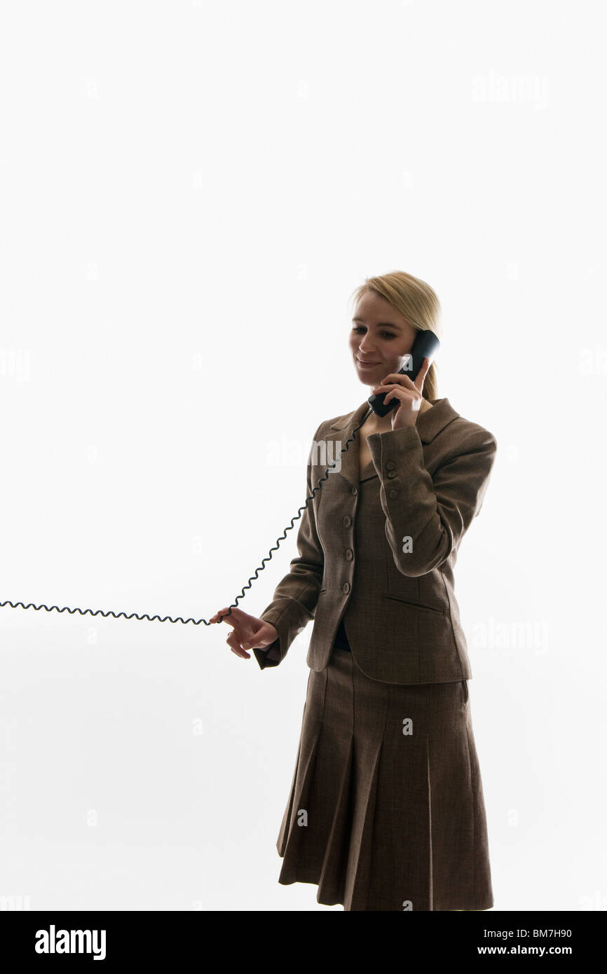 Eine Geschäftsfrau mit einem Festnetztelefon Stockfoto