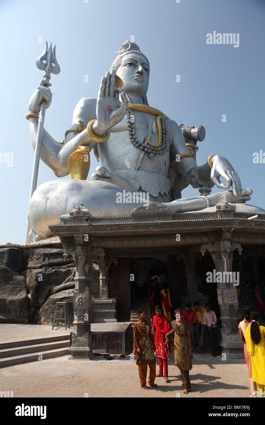 Die Welten größte Statue des Hindu-Gottes, Lord Shiva befindet sich in Murudeshwara oder Murudeshwar in Karnataka, Indien. Stockfoto