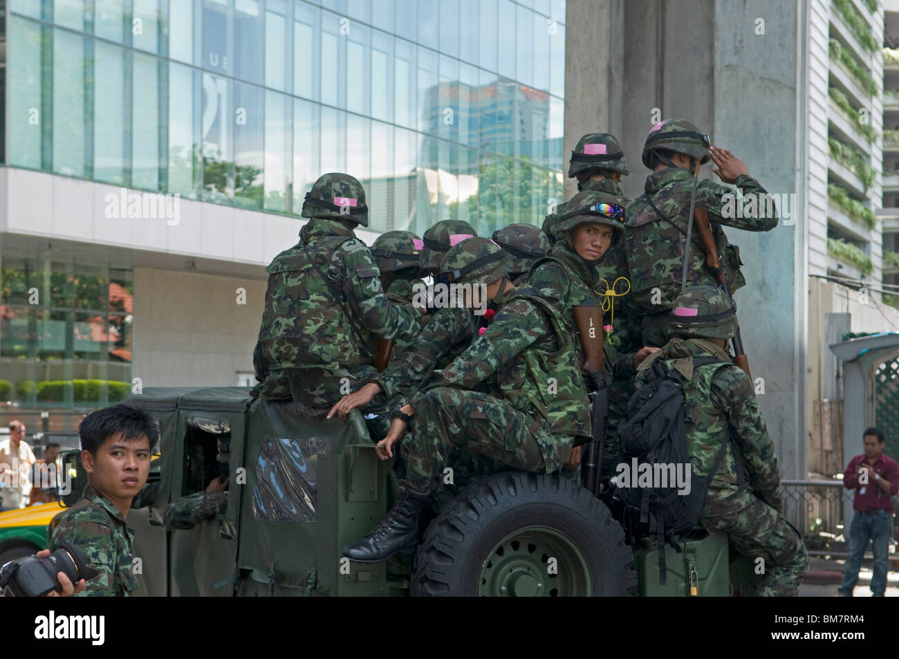 Thai Truppen in der Nachmahd der Schlacht mit der Rothemden in Bangkok Thailand Stockfoto
