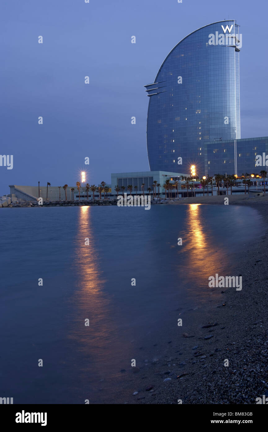 Blick auf das Luxus Hotel W in der Küste von Barcelona Stockfoto