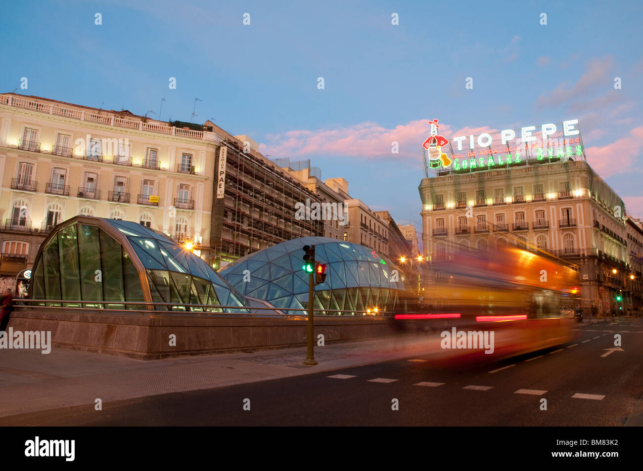 Puerta del Sol in der Abenddämmerung. Madrid, Spanien. Stockfoto