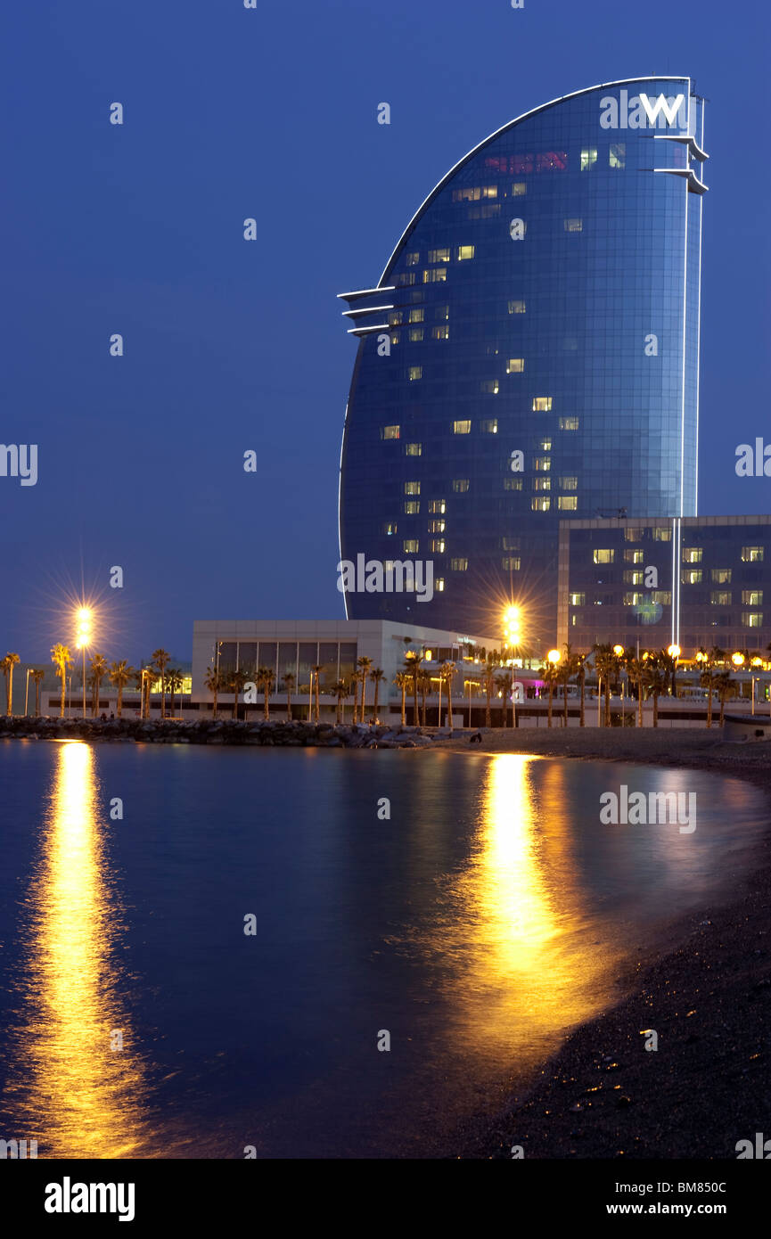 Blick auf das Luxus Hotel W in der Küste von Barcelona Stockfoto