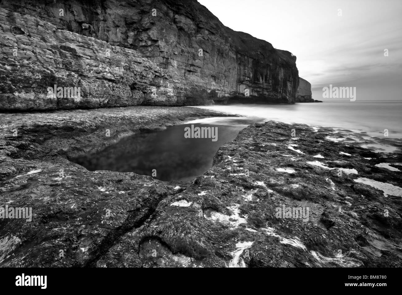 Tagesanbruch über Dancing Ledge in der Nähe von Swanage, Dorset, Großbritannien Stockfoto