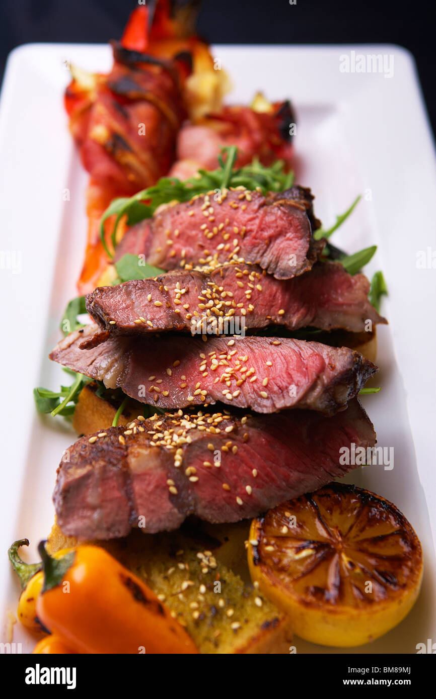 Sirloin Steak Teller Stockfoto