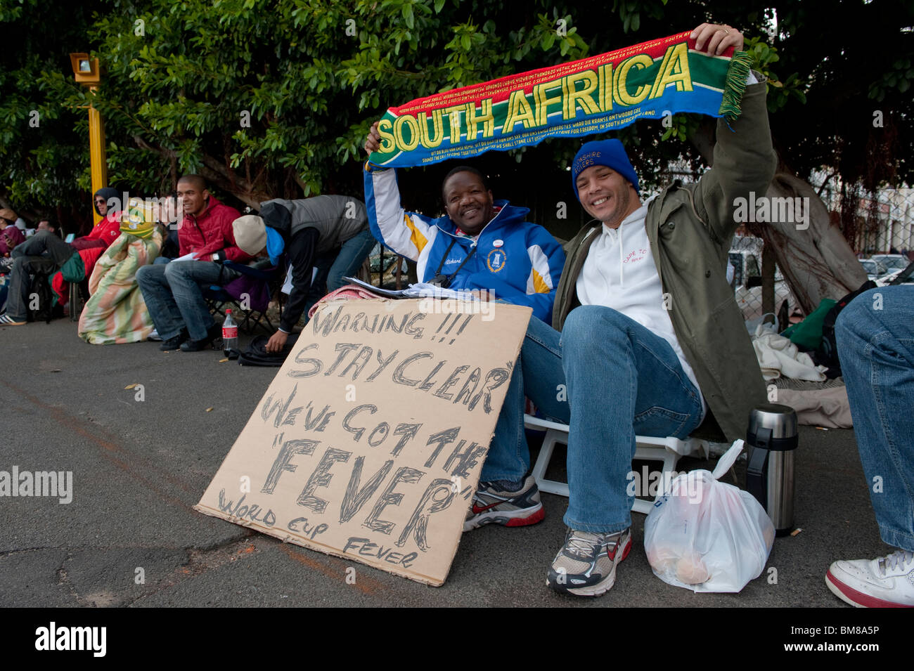 Fußball-Fans darauf warten, Tickets für die FIFA WM 2010 in Südafrika Stockfoto