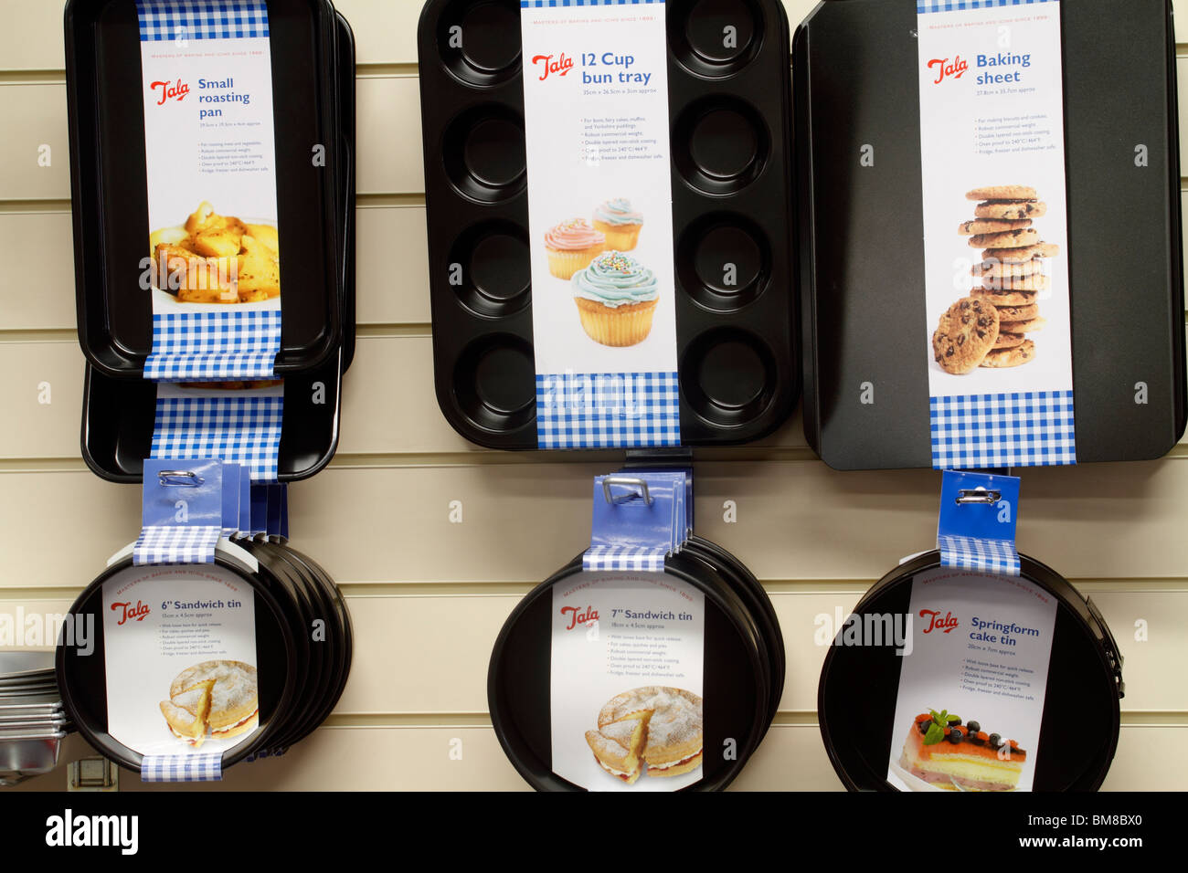 Tala Backformen. kleine Bratpfanne, 12 Brötchen Tassenablage, Blatt, Sandwich Dose 6', 7' Sandwich Zinn, Springform Kuchen backen tin Brookfields Gartencenter, Nottingham Stockfoto