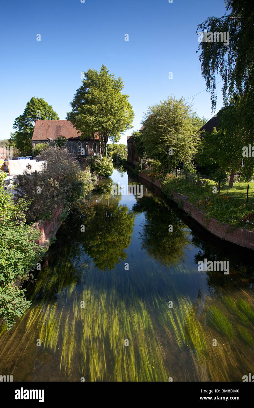 Fluß Stour, gesehen aus Pound Lane Straßenbrücke, Canterbury auf der Durchreise Stockfoto