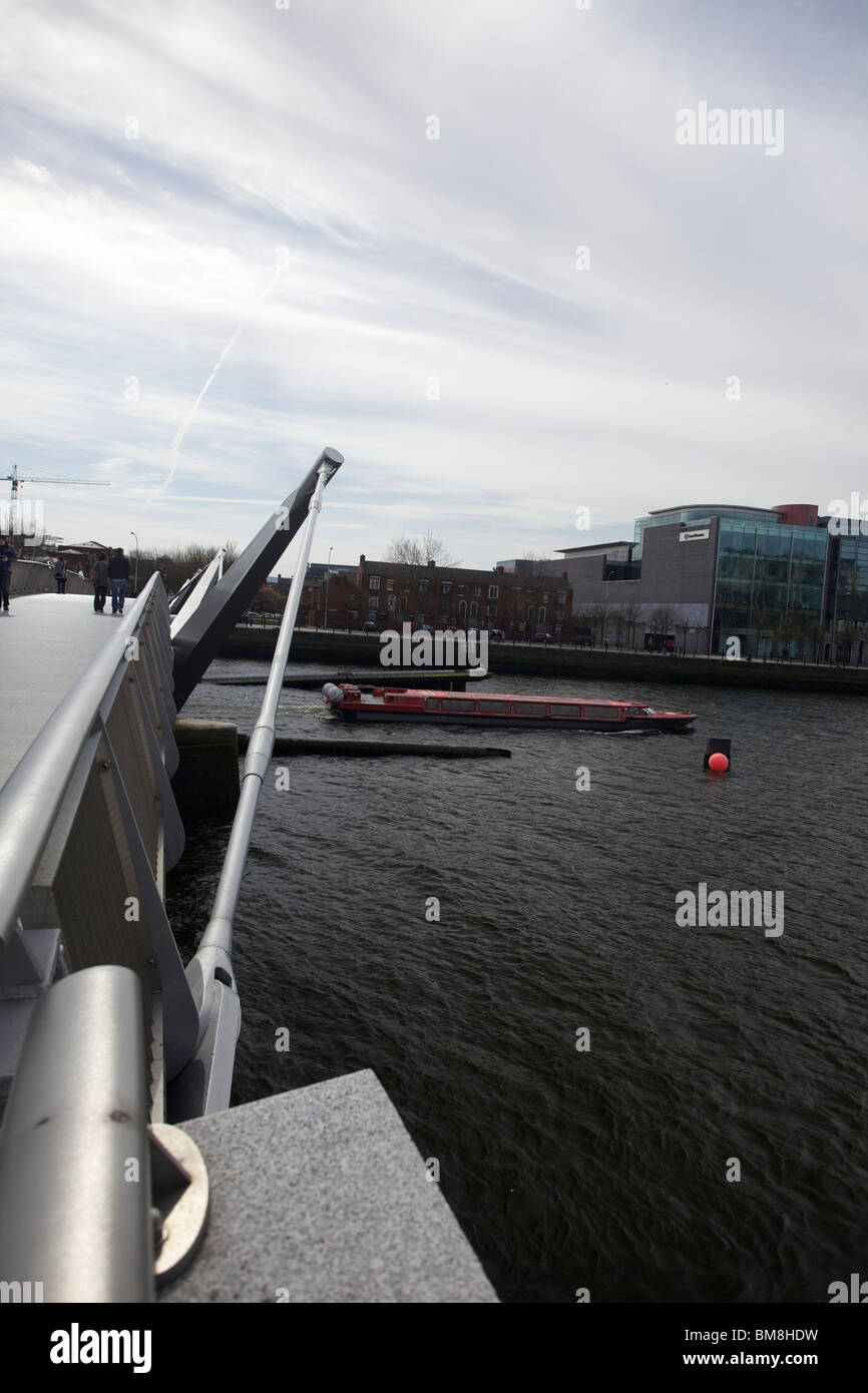 Bootstouren auf dem Fluss Liffey in Dublin Irland Stockfoto