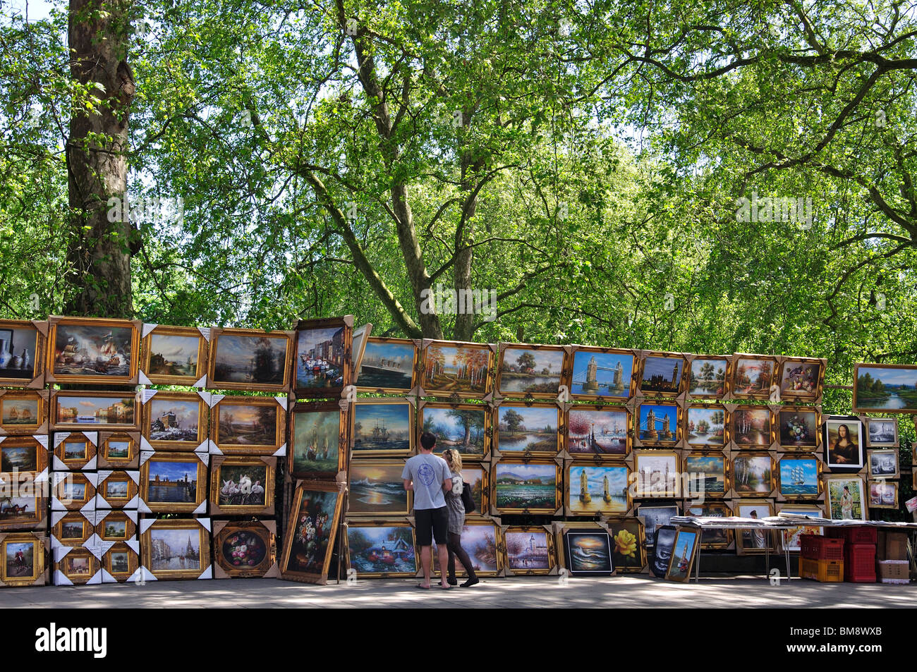 Kunst zeigt außerhalb Green Park, Westminster, London, England, Vereinigtes Königreich Stockfoto