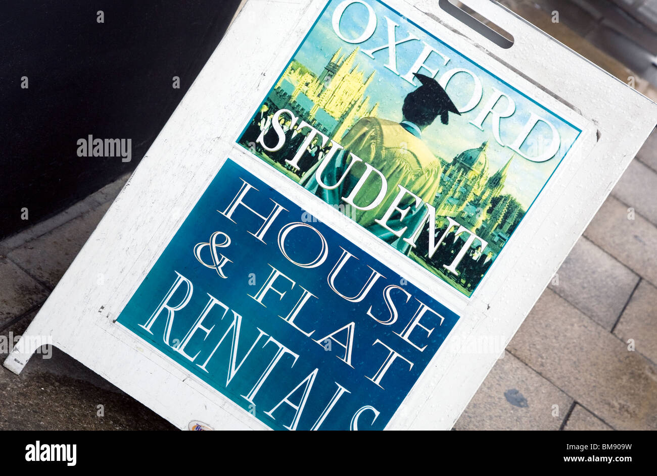 Melden Sie außen Oxford-Zimmervermittlung Stockfoto