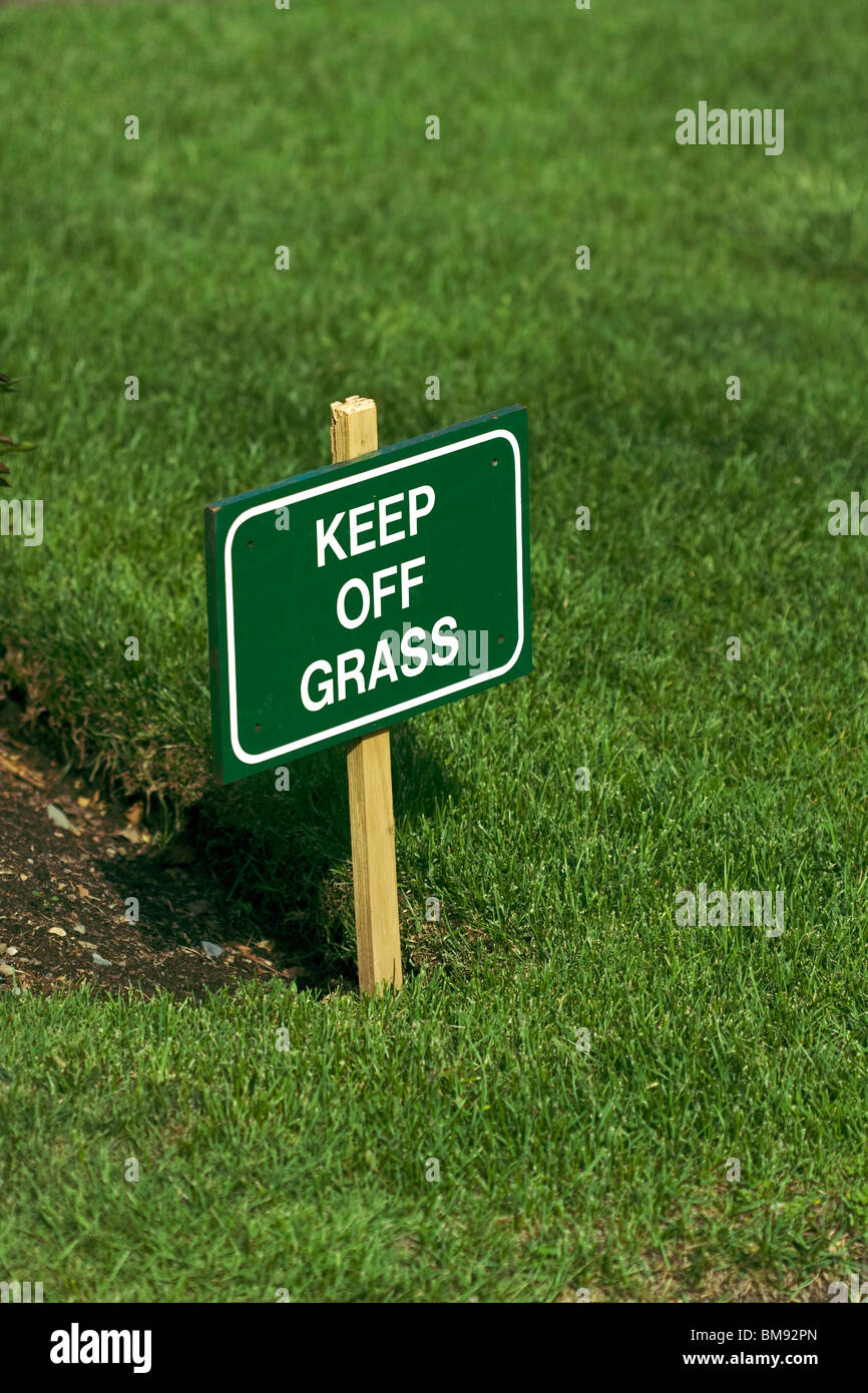 'Keep Off Grass' melden Sie auf Rasen. Stockfoto