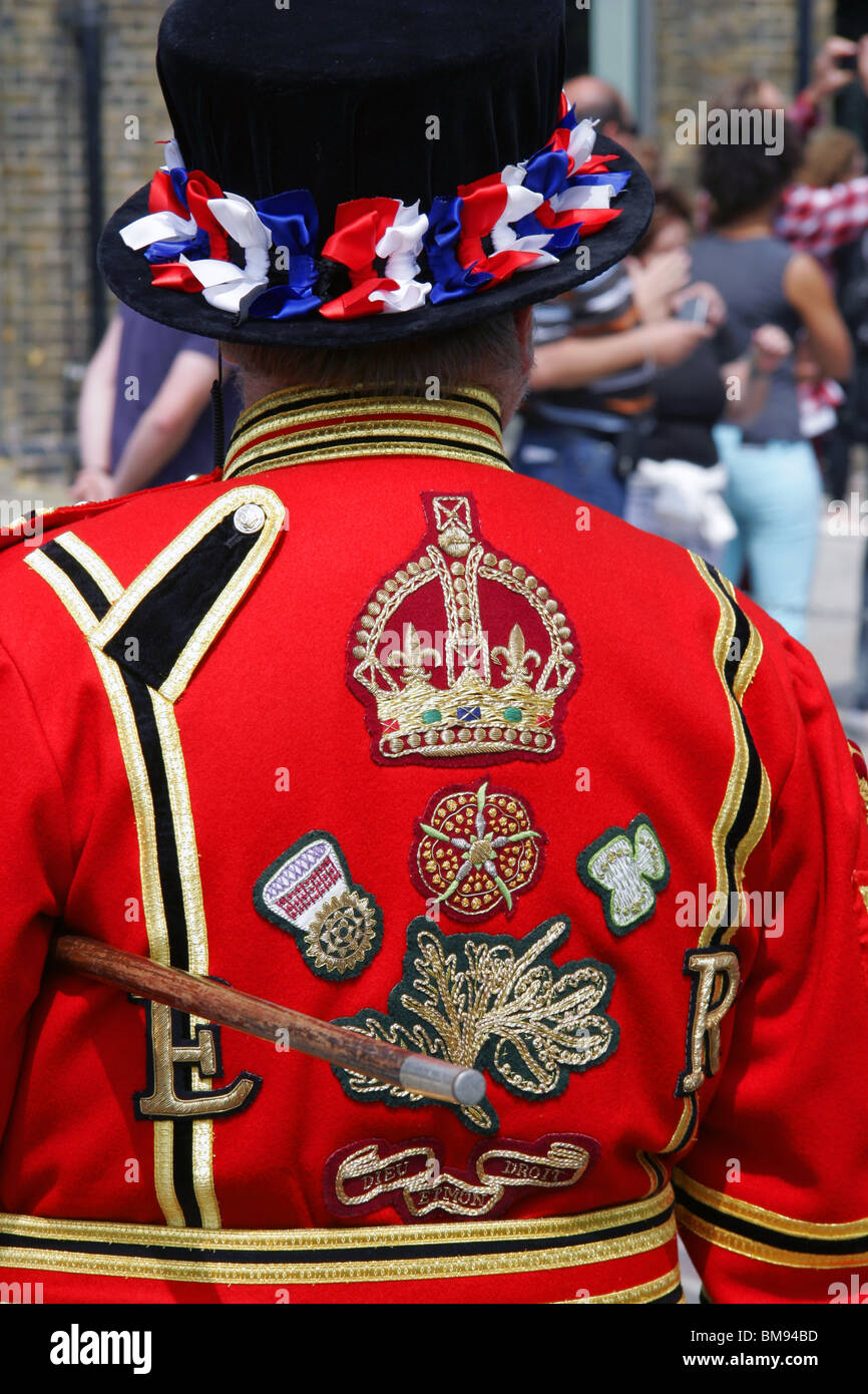 Detail der Beefeater Uniform, Tower Of London, England Stockfoto