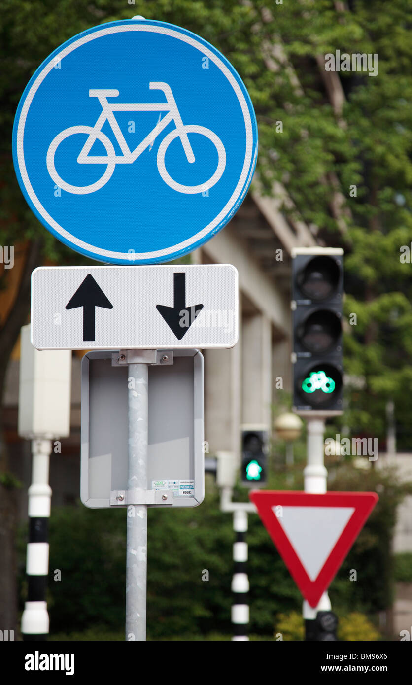 Radfahren-Wegweiser Stockfoto