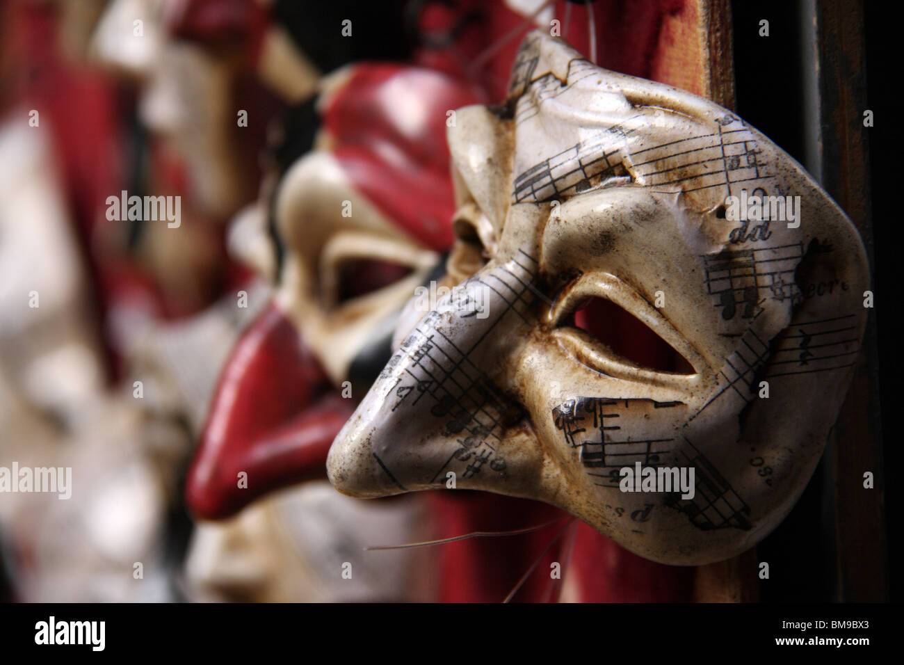 Karneval Masken Dispalyed zum Verkauf in einem Geschäft, Venedig, Italien, Europa Stockfoto