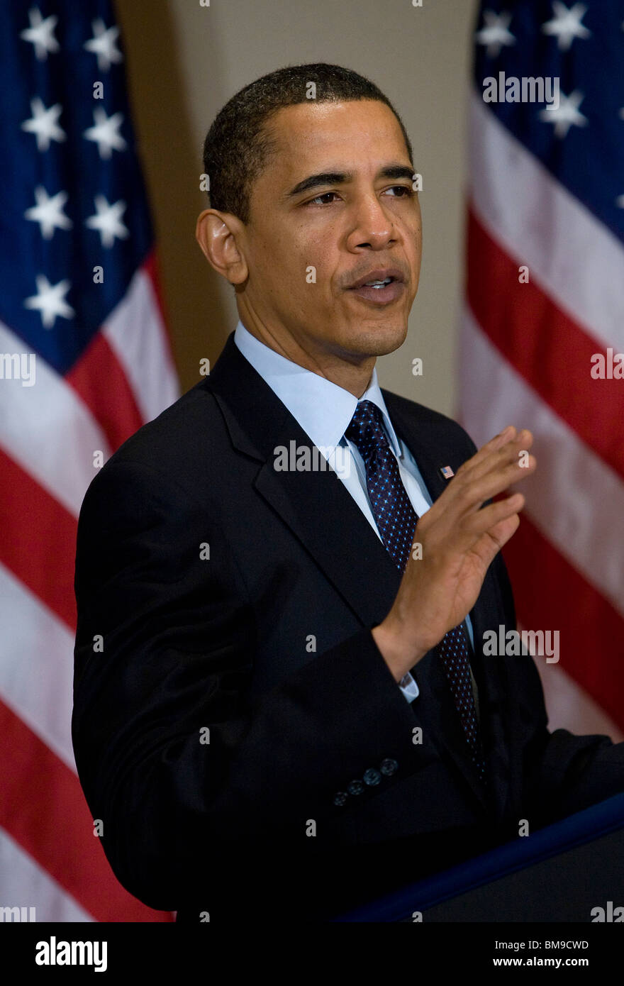 20. März 2009 – Washington, D.C. – Präsident Barack Obama und Vizepräsident Joe Biden halten die Vertreter der Nationalkonferenz der Staatsgesetzgeber. Stockfoto