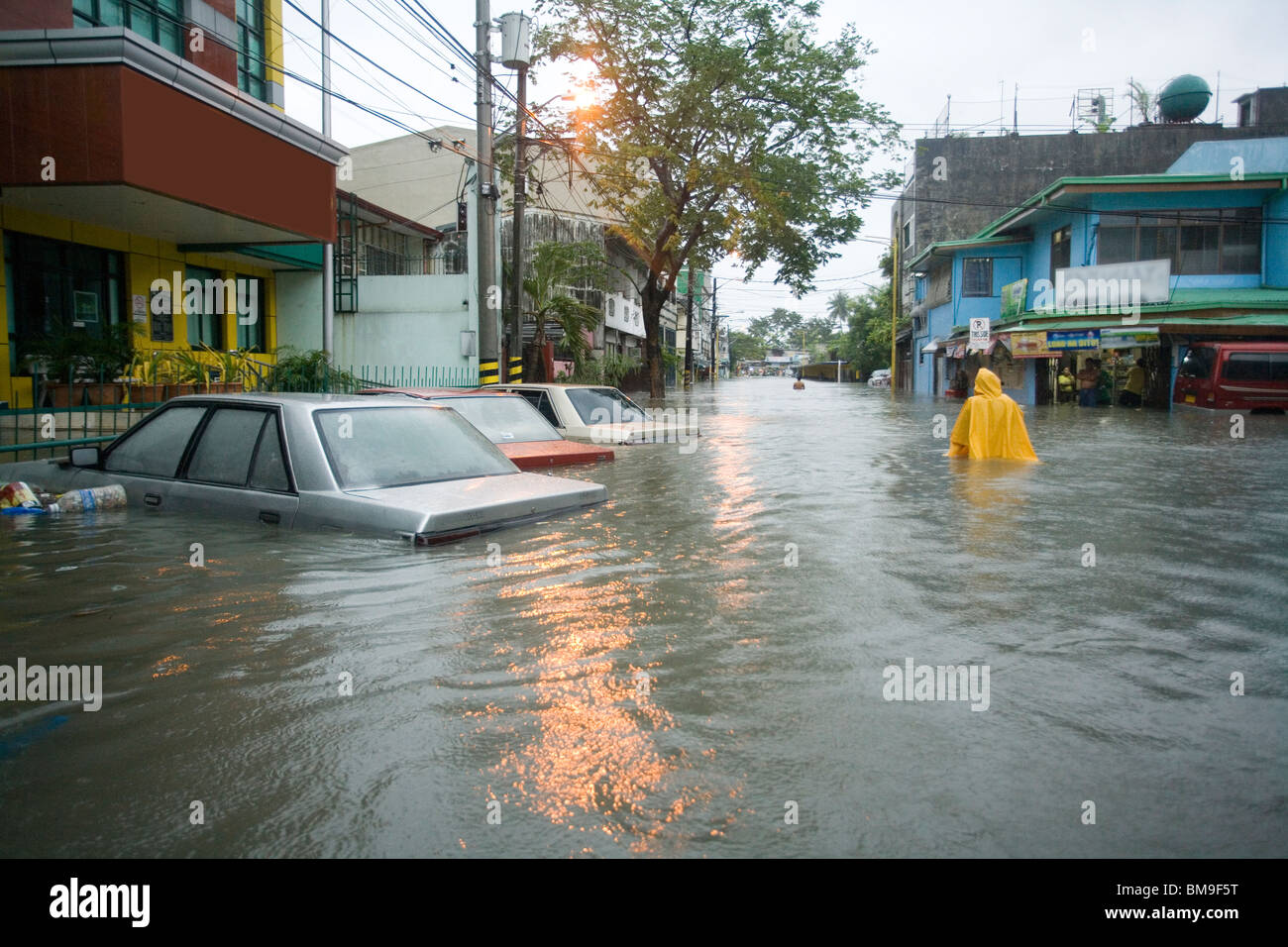 überflutete Straße durch Taifun Ondoy Stockfoto