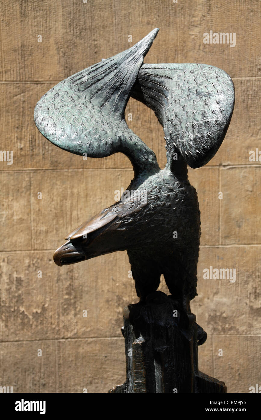Statue von einem bronzenen Adler Stockfoto