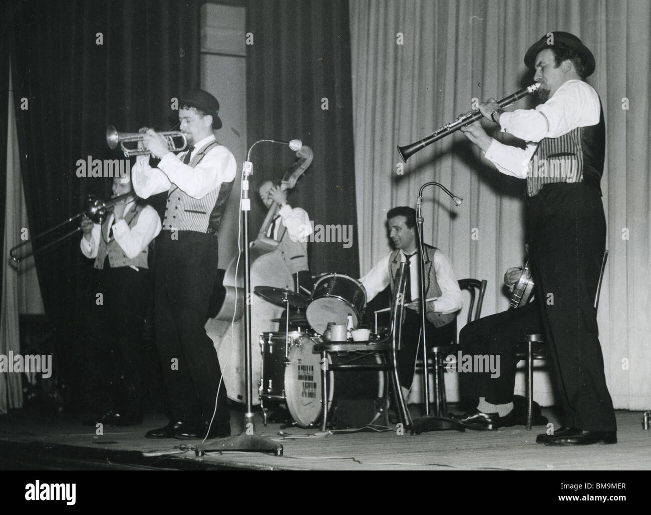 ACKER BILK und seine PARAMOUNT JAZZBAND - UK-band ca. 1960 mit Bilk auf der rechten Seite Stockfoto
