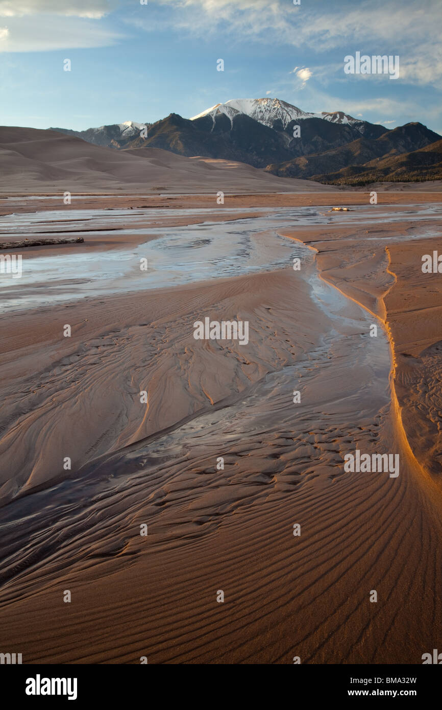 Medano Creek, Dünen und Mount Herard, Great Sand Dunes Nationalpark, Colorado Stockfoto