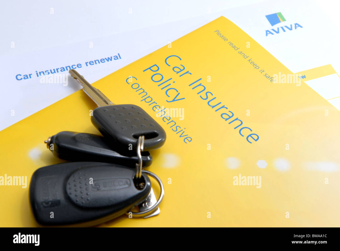 Autoschlüssel und die neuesten Motorsport Versicherungen Erinnerung Stockfoto