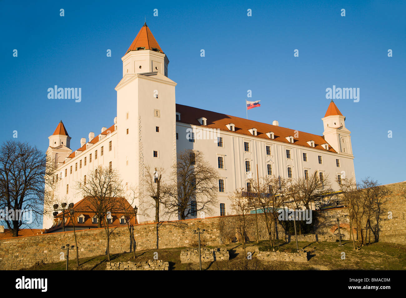 Bratislava - Burg im Abendlicht Stockfoto