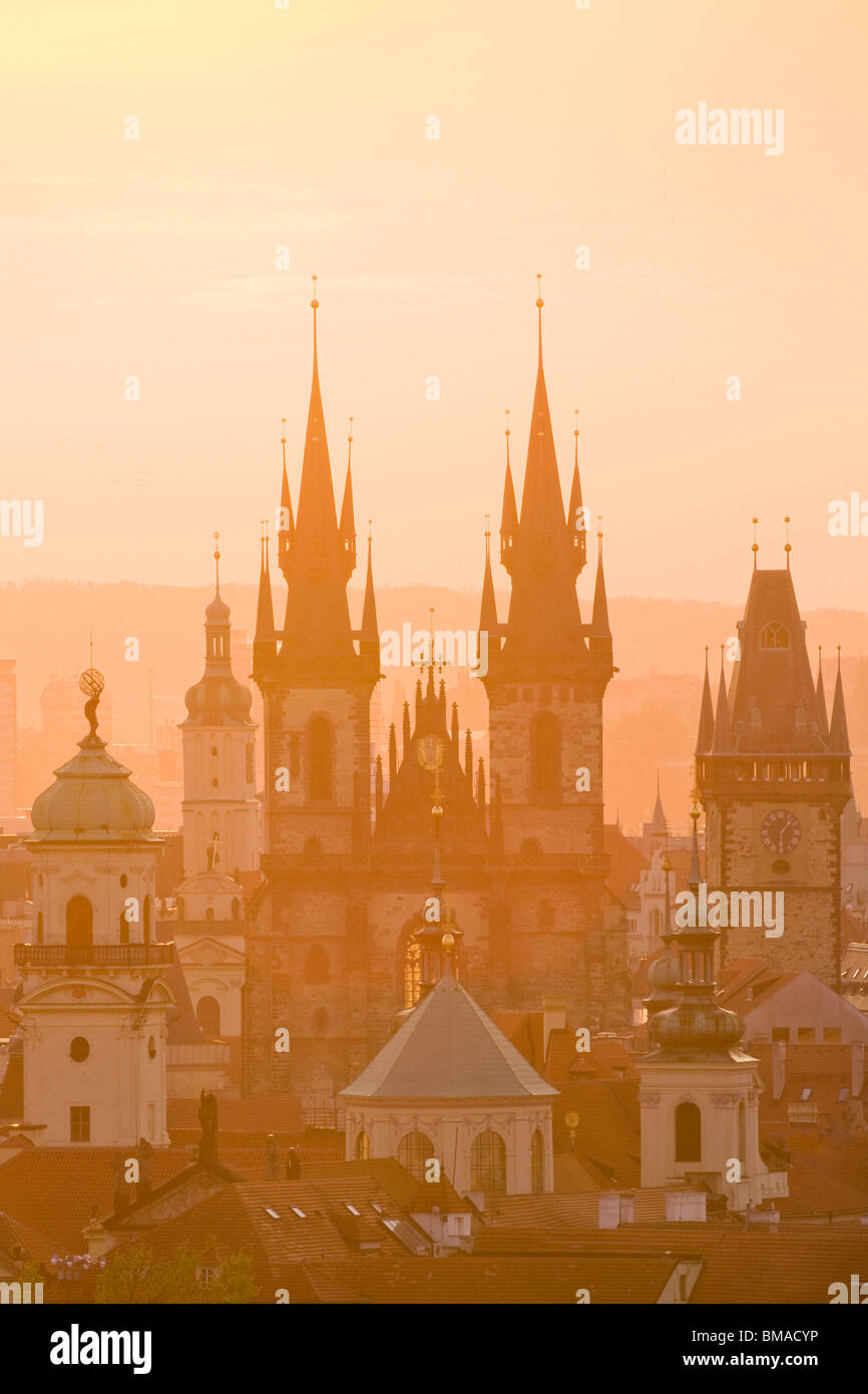 Tschechische Republik, Prag - Türme der alten Stadt und Tyn Kirche Stockfoto