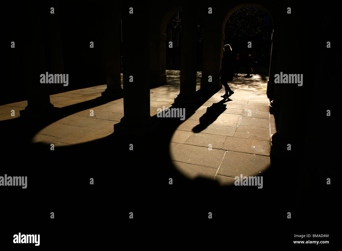 Sonne und Schatten in den Bögen im Inner Temple, Inns Of Court, London, UK Stockfoto