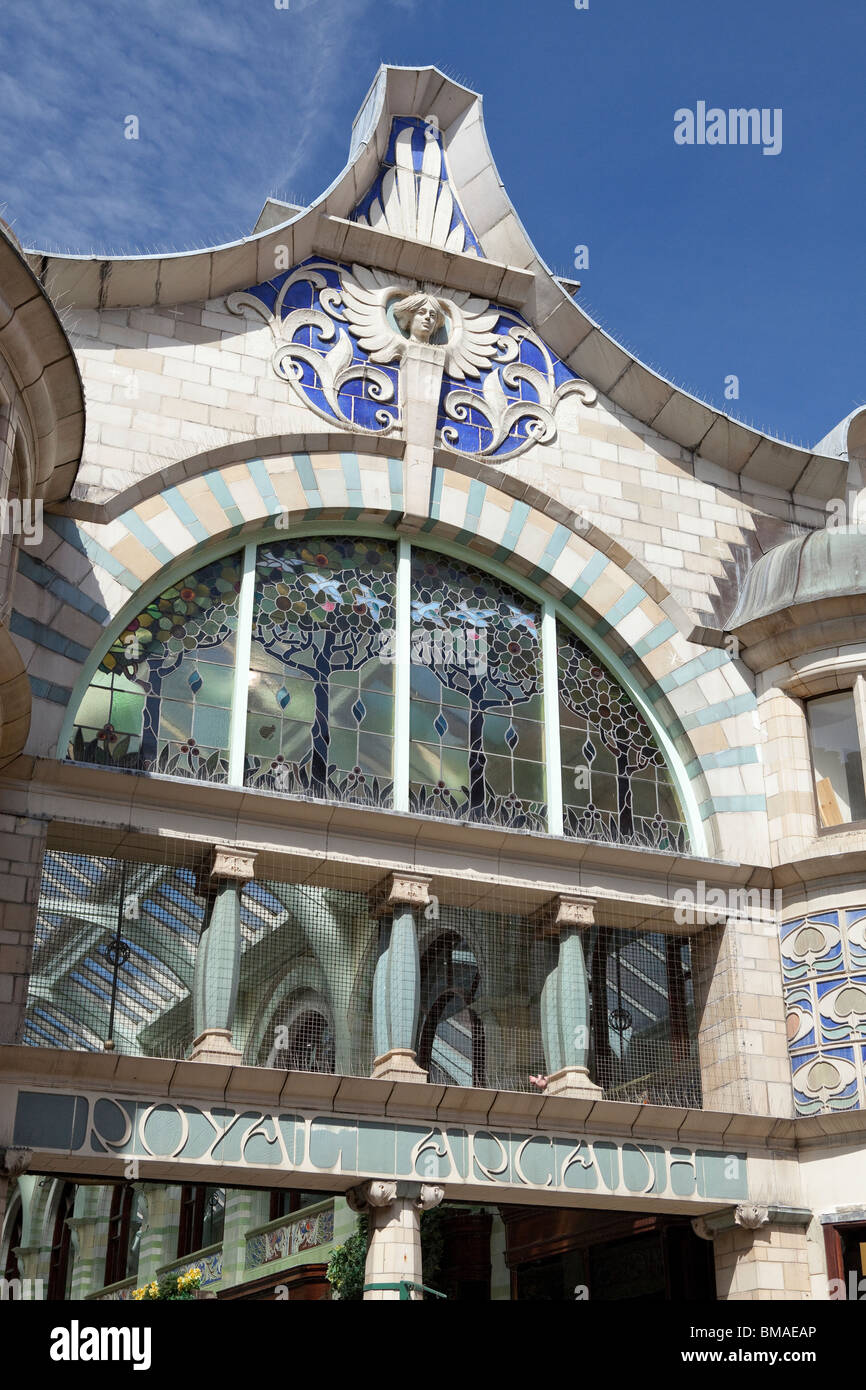 Art Nouveau Royal arcade Einkaufspassage in der Innenstadt von Norwich. Stockfoto