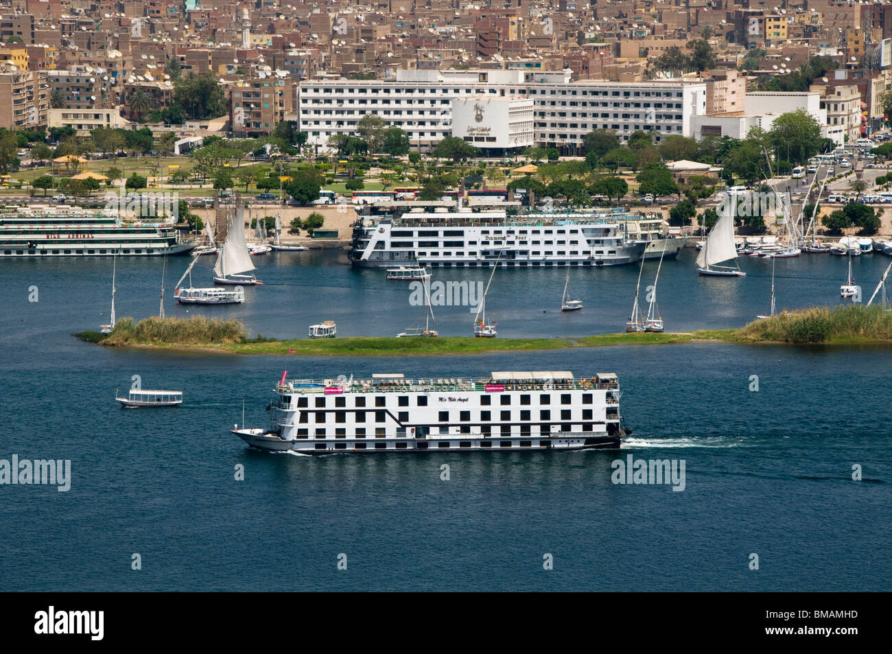 Kreuzfahrt Schiff auf dem Nil in Assuan, Ägypten Stockfoto