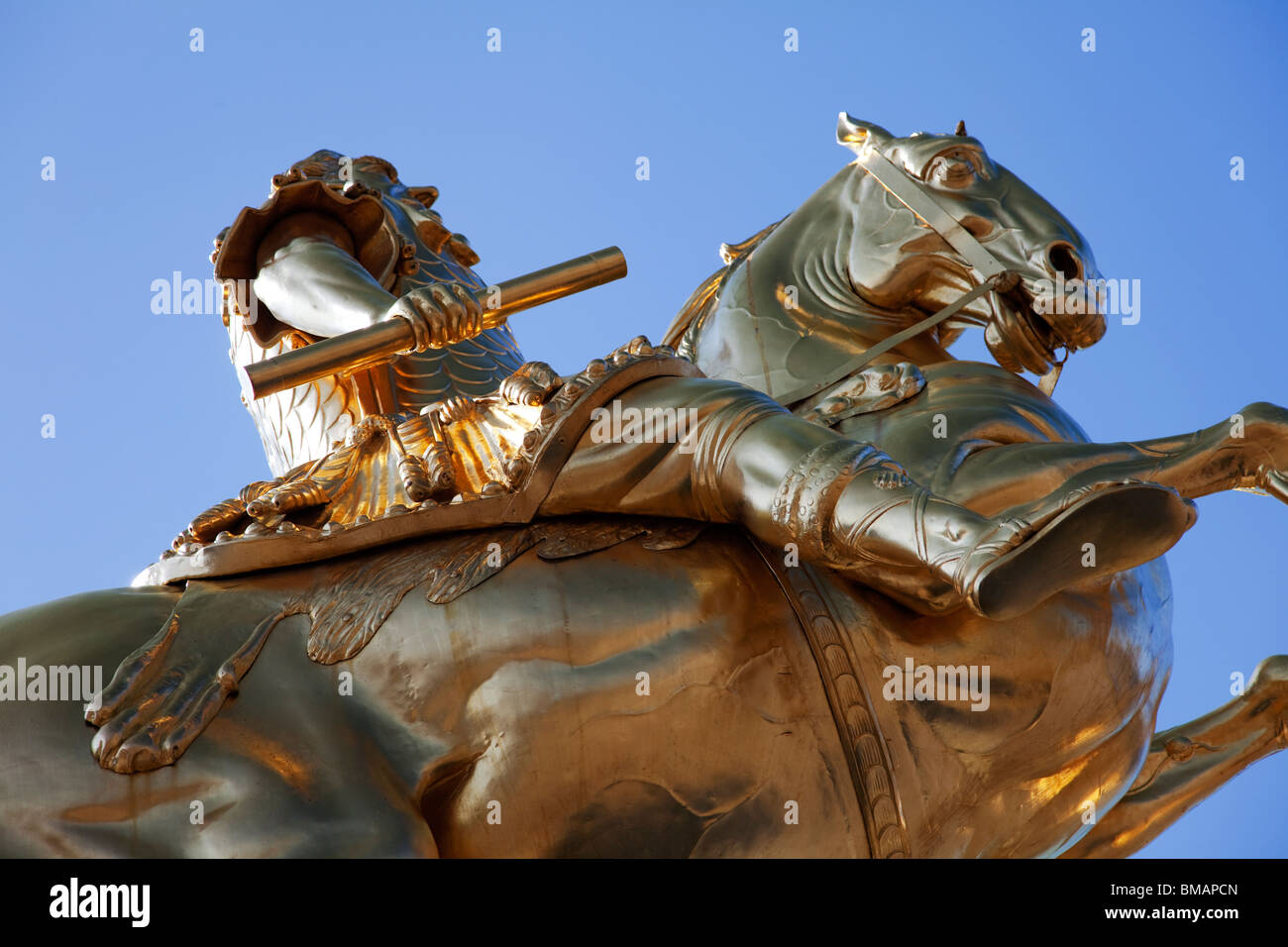 "Goldener Reiter" ("Goldener Reiter" - August der Starke - König von Sachsen) in Dresden-Newtown, Mainstreet (Hauptstraße) - Dresden. Stockfoto