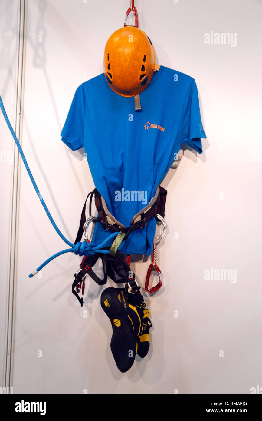 Nahaufnahme einer ein Bergsteiger Kleidung und Ausrüstung bei einer Ausstellung im Abenteuer zeigen, Royal Horticultural Halls, London, Januar 2010. Stockfoto
