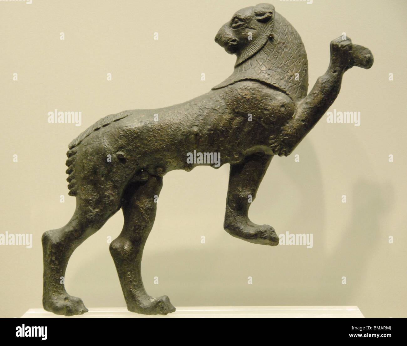 Bronzestatue von ein Löwe.  Archäologisches Museum von Olympia. Ilia Provinz. Region Peloponnes. Griechenland. Stockfoto