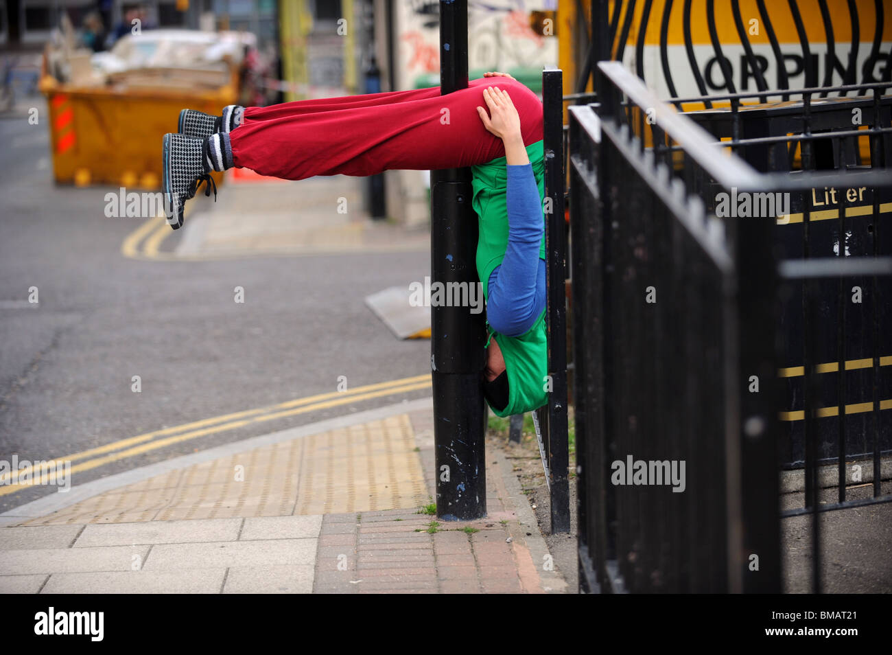 Der Körper in urbanen Räumen zeigen in Brighton, Brighton Festival 2010 Teil Stockfoto