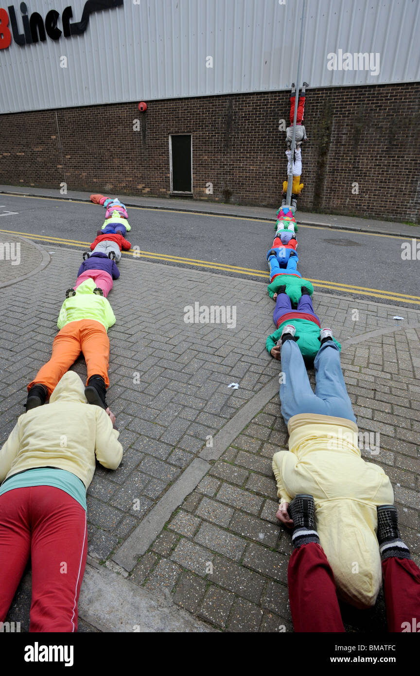 Der Körper in urbanen Räumen zeigen in Brighton, Brighton Festival 2010 Teil Stockfoto