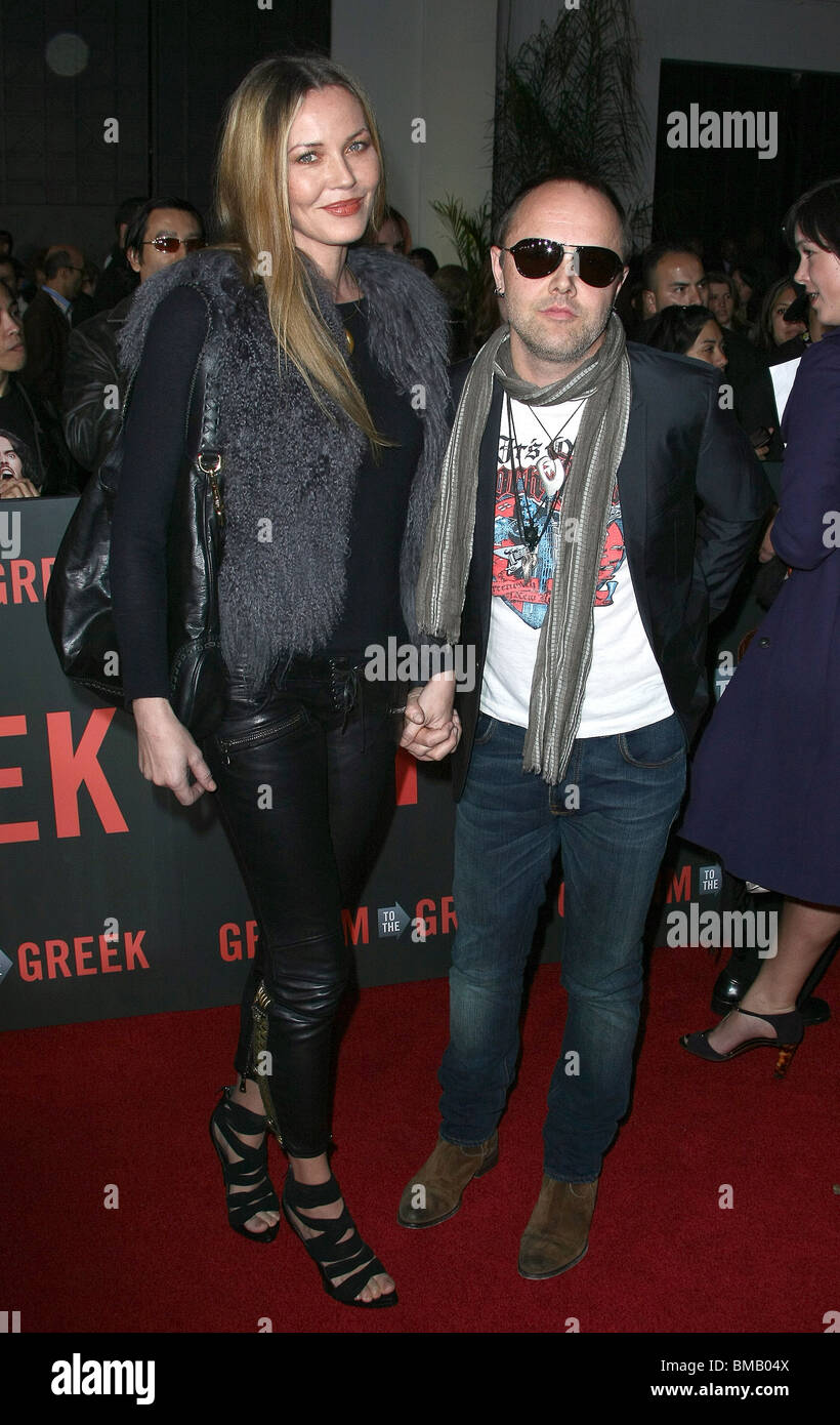 CONNIE NIELSEN LARS ULRICH GET HIM der griechischen Welt PREMIERE LOS ANGELES CA 25. Mai 2010 Stockfoto