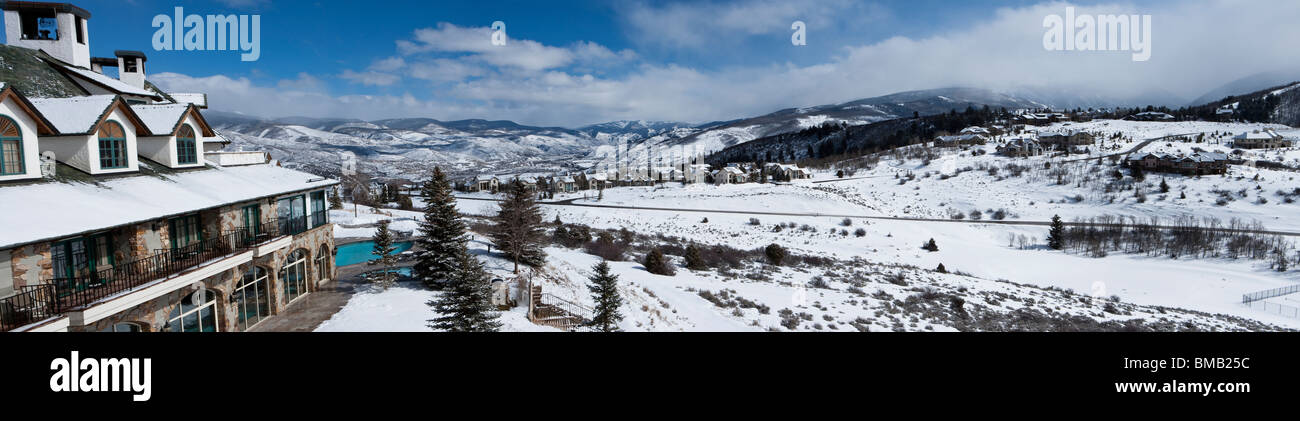 Panorama Winter malerische Aussicht auf die schneebedeckten Rocky Mountains in Vail Colorado, USA vom resort Stockfoto
