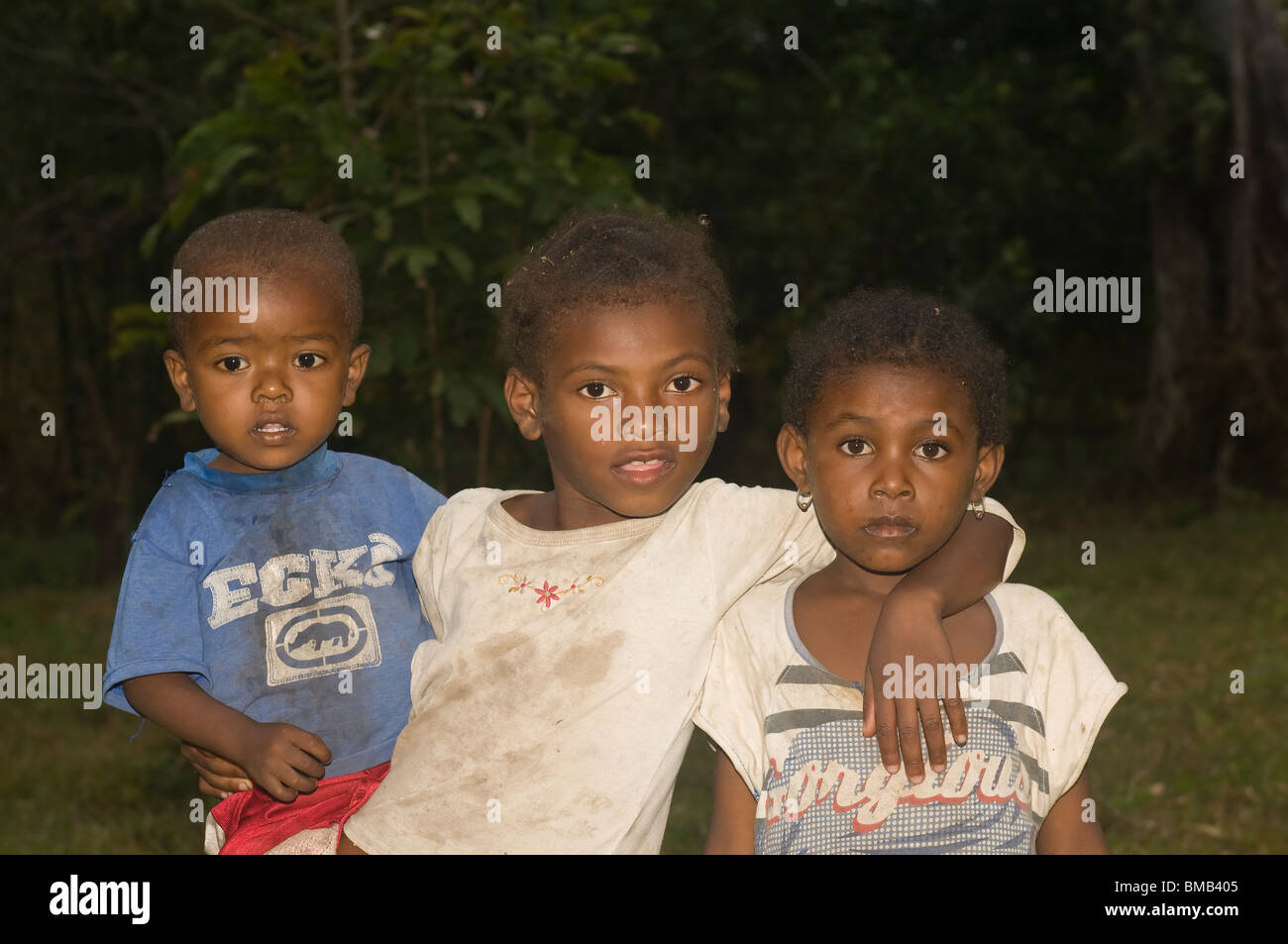 Gruppe von Kindern, Maroantsetra, Madagaskar Stockfoto