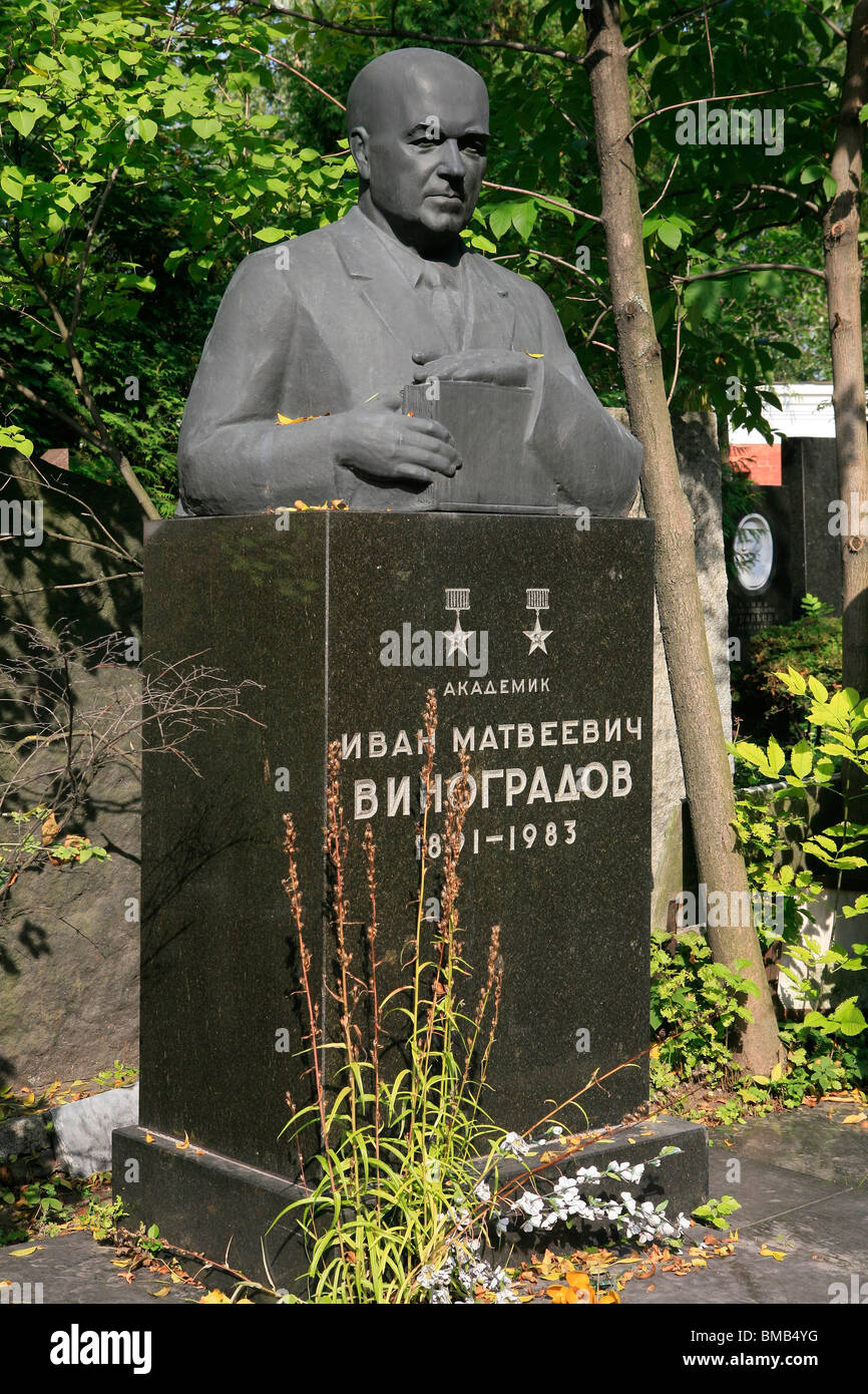 Grab des Sowjetischen russische Mathematiker Ivan Matveevich Vinogradov (1891-1983) an Nowodewitschi-friedhof in Moskau, Russland Stockfoto