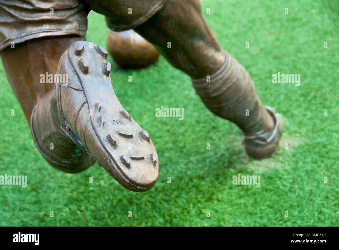 Nahaufnahme des Fußball-Statue zu Ehren World Cup Orlando 1994 in der Innenstadt von Orlando, Florida, Vereinigte Staaten Stockfoto