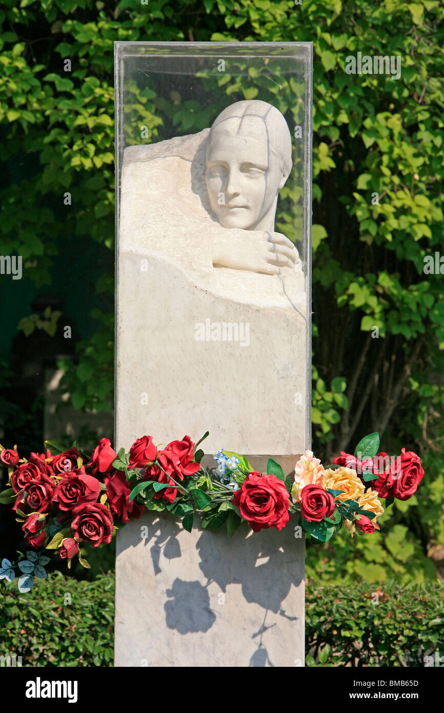 Grab von Stalins zweiter Frau Nadeschda Sergeevna Allilujewa (1901-1932) auf Nowodewitschi-Friedhof in Moskau, Russland Stockfoto