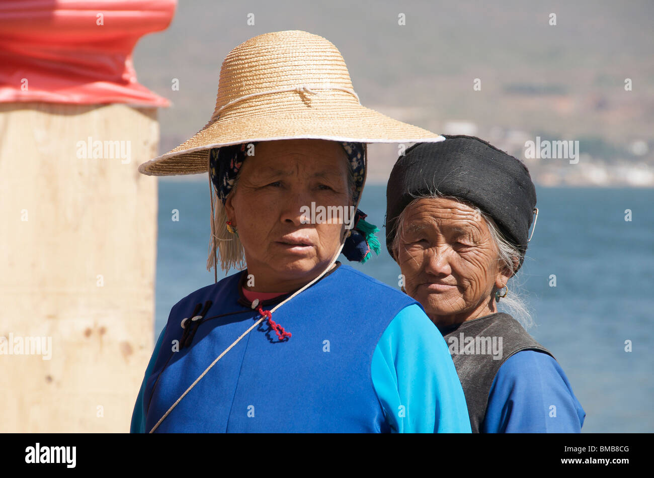 Porträt, zwei Frauen Jinsuo Insel Erhai Ha Dali Yunnan China Stockfoto