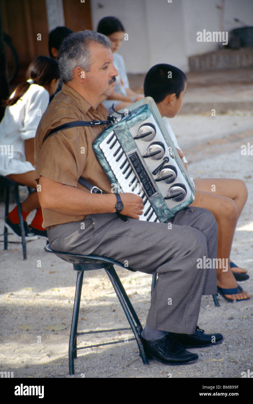 Uruguay-Akkordeonist/Bandoneon Musik für Gaucho Tanz Stockfoto