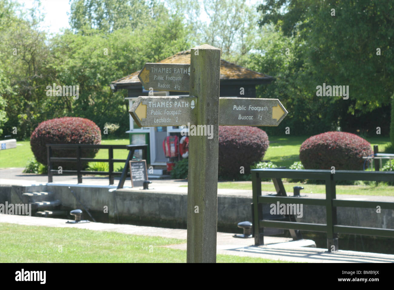 Thames Path Zeichen post Buscot, Lechlade UK Stockfoto