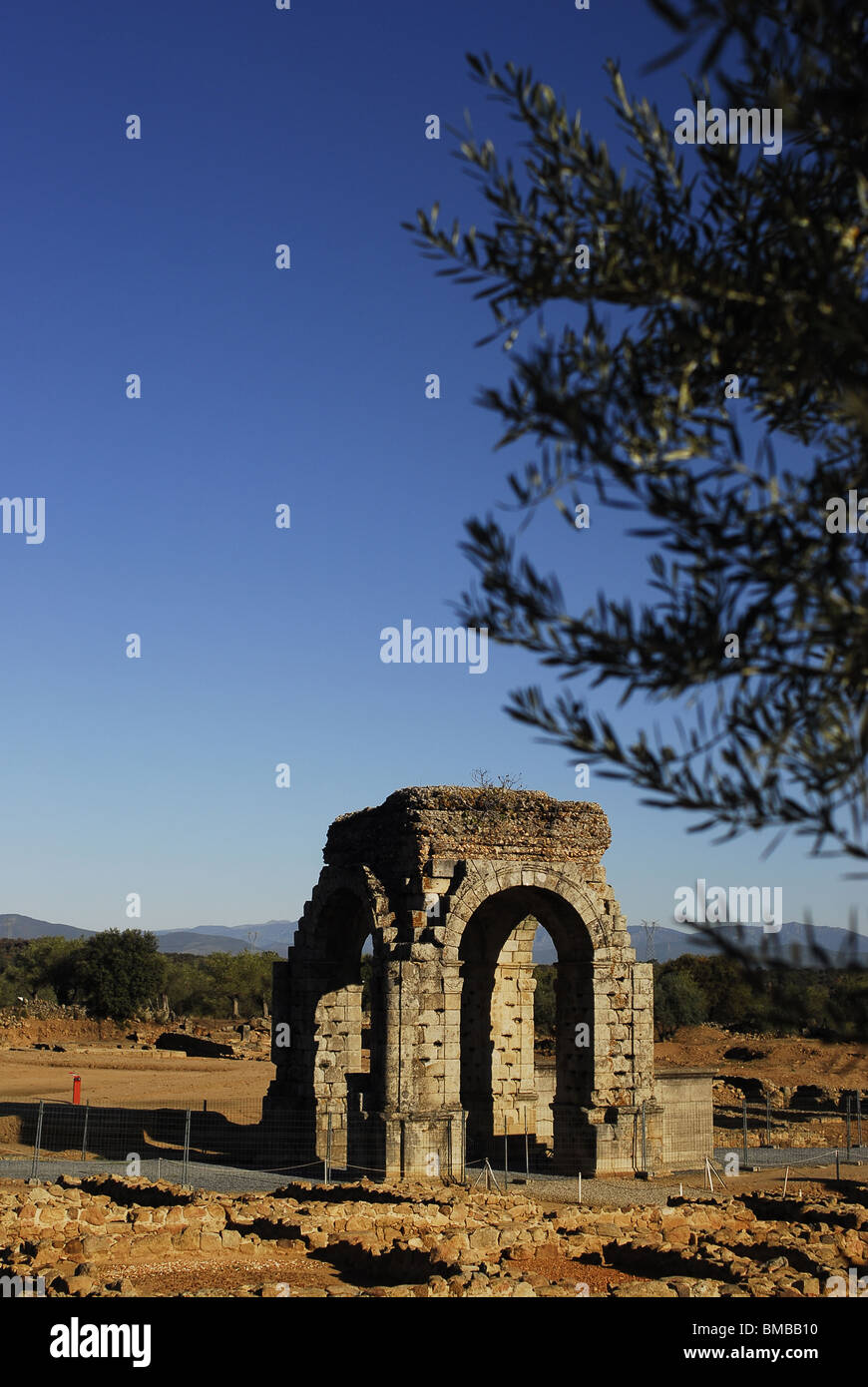 Römischen Triumphbogen Capara oder Caparra. Silber Weg oder Via De La Plata, Provinz Cáceres, Region Extremadura, Spanien Stockfoto